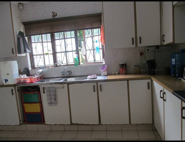 6 BEDROOM HOUSE FOR SALE IN SEA VIEW
